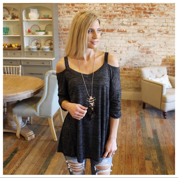Infinity Raine Tops - ✨LAST✨Black-Gray cold shoulder ribbed knit tunic
